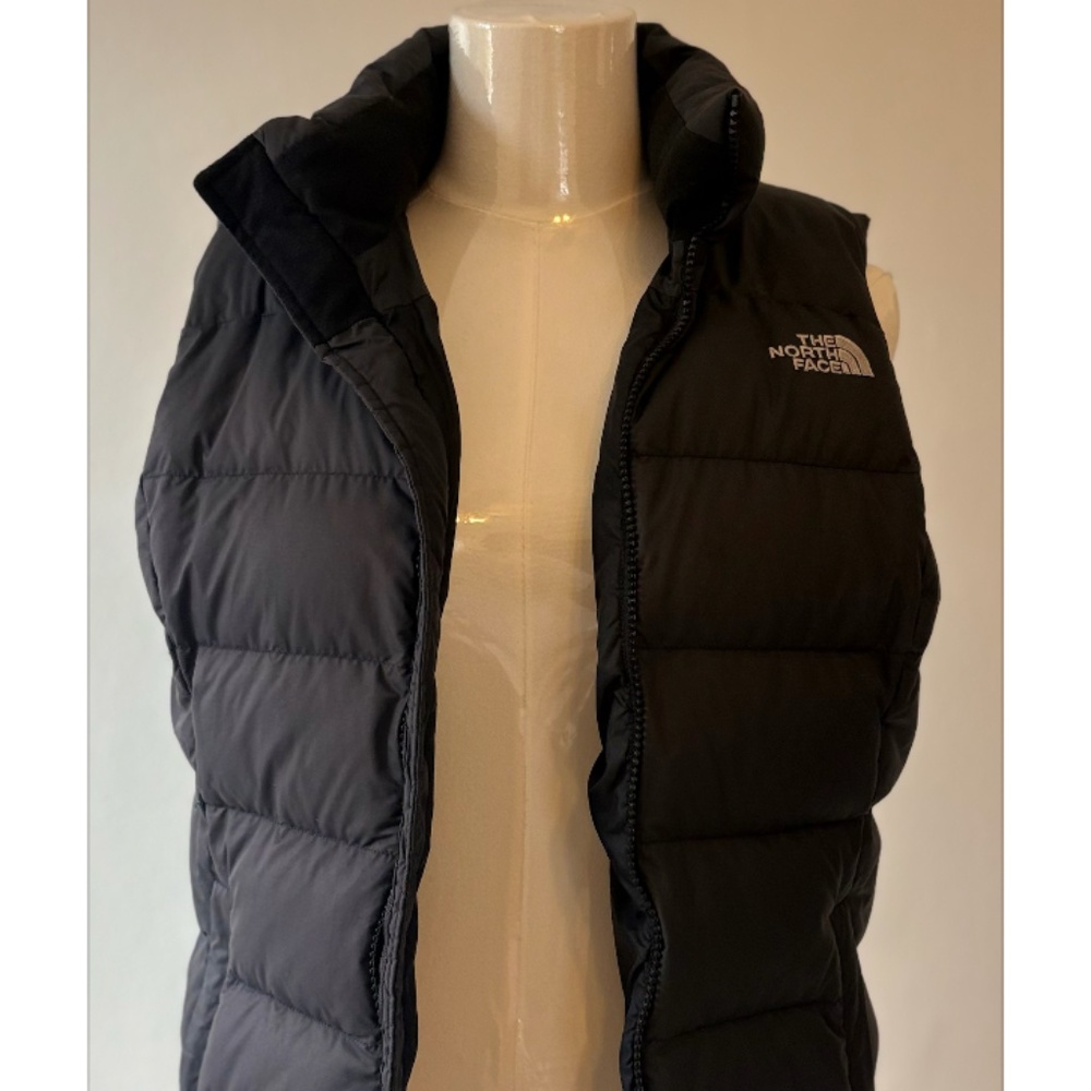 The North Face Black Puffer Vest Women’s Small Lightweight Zip